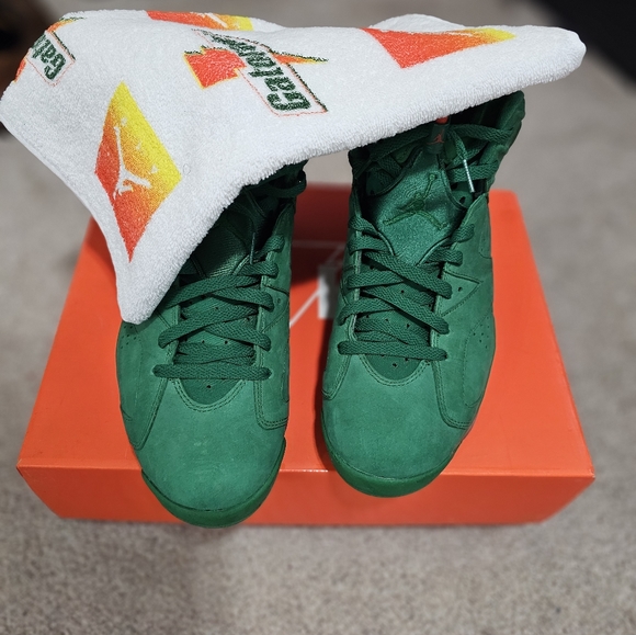 Jordan 11 Gatorade Green - Picture 2 of 15